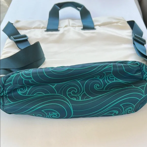 Disney Treasure Maiden Voyage Castaway Club Cream and Green Cooler Backpack - Picture 3 of 7